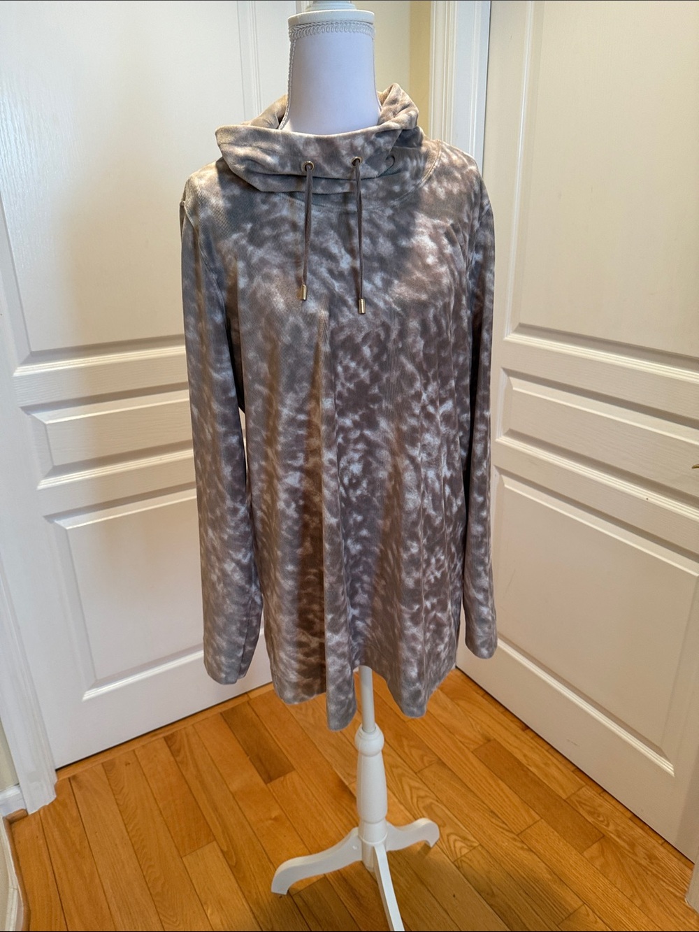 Susan Graver Weekend soft blush and cream pullover